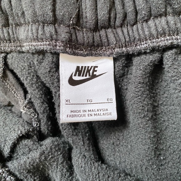 Nike Sweatpants - Picture 2 of 2